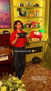 Raye feet photo thumbnail