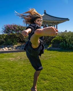 Rayna Vallandingham feet photo thumbnail