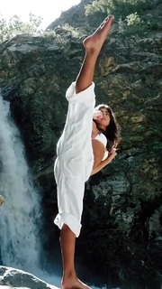 Rayna Vallandingham feet photo thumbnail