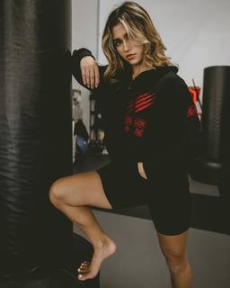 Rayna Vallandingham feet photo thumbnail