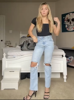 Reagan Campbell feet photo thumbnail