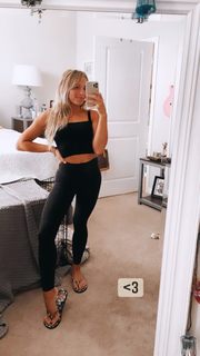 Reagan Campbell feet photo thumbnail