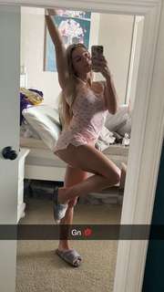 Reagan Campbell feet photo thumbnail