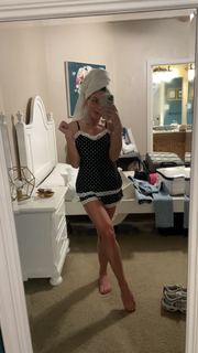 Reagan Campbell feet photo thumbnail