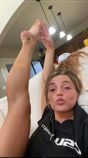 Reagan Campbell feet photo thumbnail