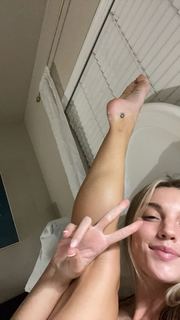 Reagan Campbell feet photo thumbnail