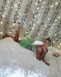 Reagan Campbell feet photo thumbnail