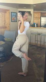 Reagan Campbell feet photo thumbnail