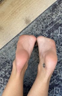 Reagan Campbell feet photo thumbnail