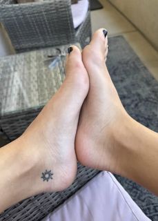 Reagan Campbell feet photo thumbnail
