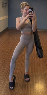 Reagan Campbell feet photo 9