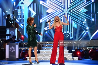 Reba McEntire feet photo thumbnail