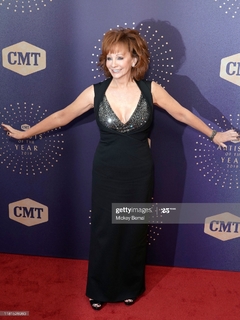 Reba McEntire feet photo thumbnail
