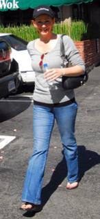 Reba McEntire feet photo thumbnail