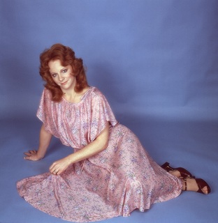 Reba McEntire feet photo thumbnail