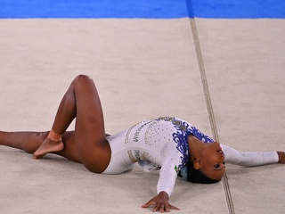 Rebeca Andrade feet photo 10