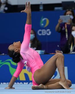 Rebeca Andrade feet photo 16