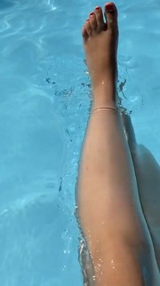 Rebeca Stones feet photo 4