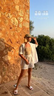 Rebeca Stones feet photo 12