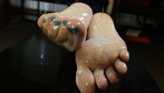 Rebecca Berardi feet photo thumbnail
