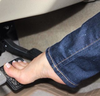 Rebecca Berardi feet photo thumbnail