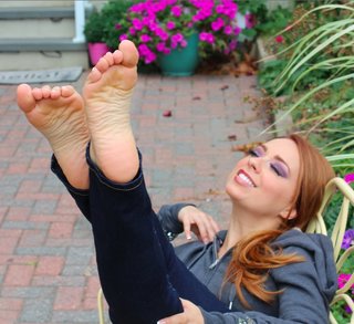 Rebecca Berardi feet photo thumbnail