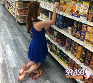 Rebecca Berardi feet photo thumbnail