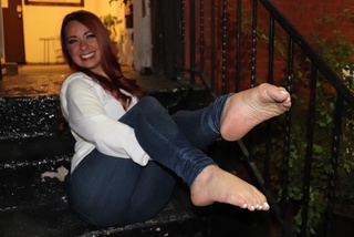 Rebecca Berardi feet photo thumbnail