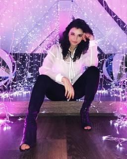 Rebecca Black feet photo thumbnail