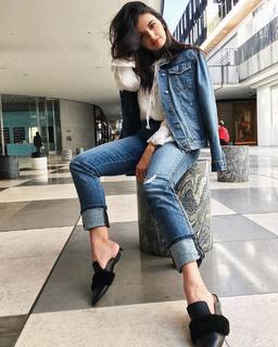Rebecca Black feet photo thumbnail