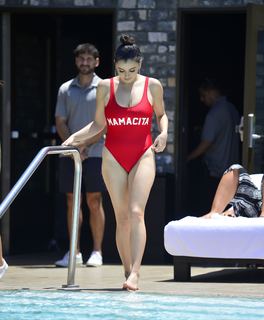 Rebecca Black feet photo thumbnail
