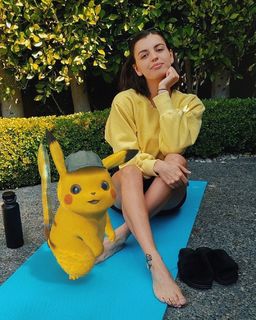 Rebecca Black feet photo thumbnail