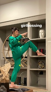 Rebecca Black feet photo thumbnail