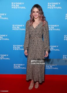 Rebecca Breeds feet photo 4