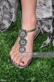 Rebecca Creskoff feet photo 8