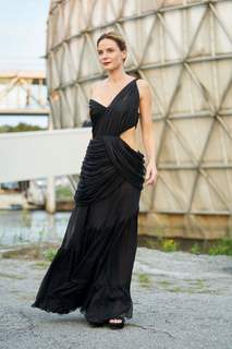 Rebecca Ferguson feet photo thumbnail