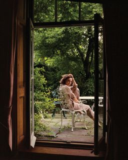 Rebecca Ferguson feet photo thumbnail