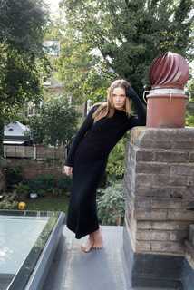 Rebecca Ferguson feet photo thumbnail
