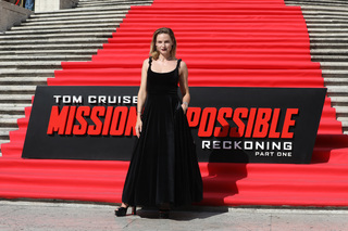 Rebecca Ferguson feet photo thumbnail