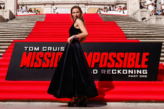 Rebecca Ferguson feet photo thumbnail