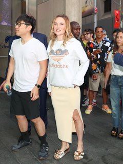 Rebecca Ferguson feet photo thumbnail