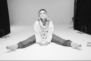 Rebecca Ferguson feet photo thumbnail