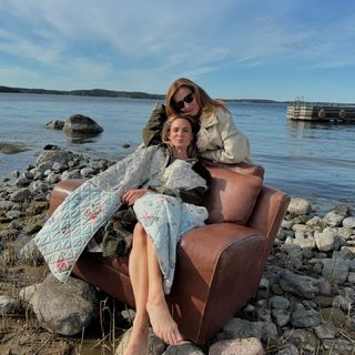 Rebecca Ferguson feet photo thumbnail