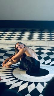 Rebecca Ferguson feet photo thumbnail