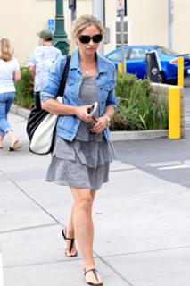 Rebecca Gayheart feet photo thumbnail