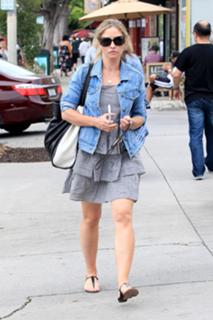 Rebecca Gayheart feet photo thumbnail