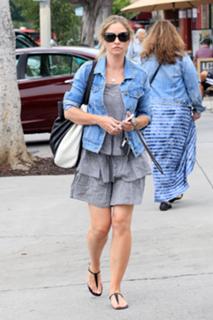 Rebecca Gayheart feet photo thumbnail