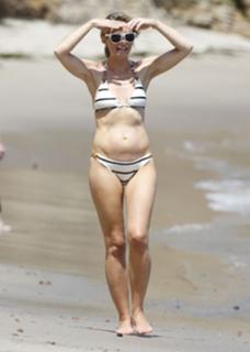 Rebecca Gayheart feet photo thumbnail