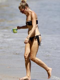 Rebecca Gayheart feet photo thumbnail