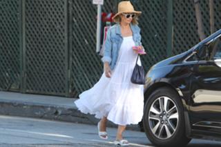 Rebecca Gayheart feet photo thumbnail